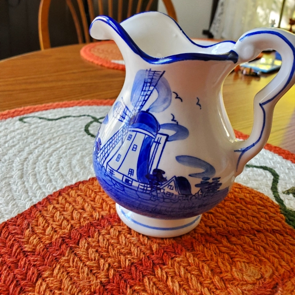 Holland Pitcher